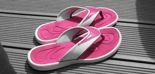 wear-flip-flops-to-protect-from-athlete's-foot