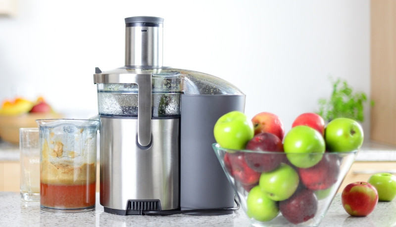 Top-Juicer-Reviews-Chute-and-Container-Size